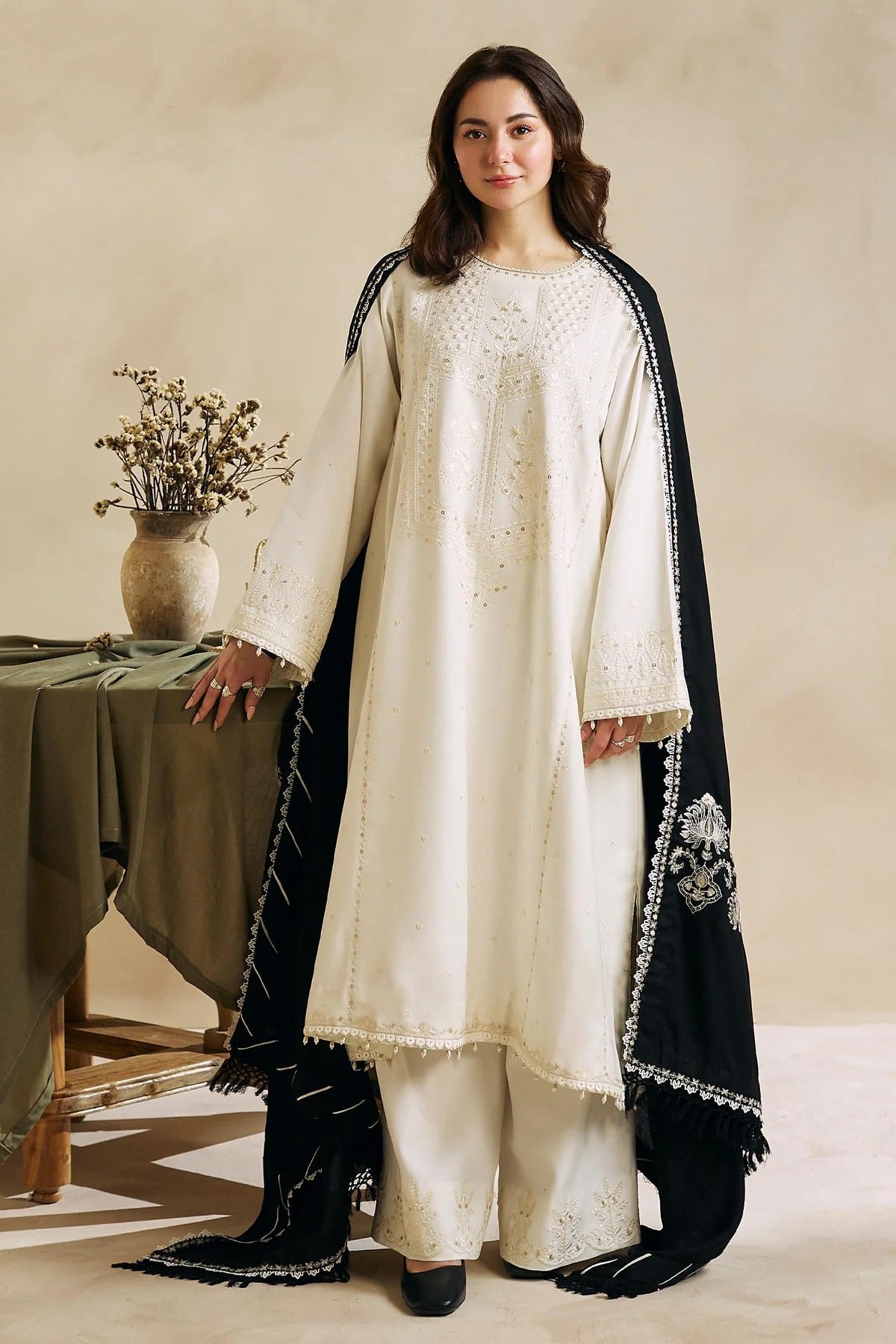 ZW23-4A: Embroidered Winter 3PC Suit | Latest Dhanak Collection