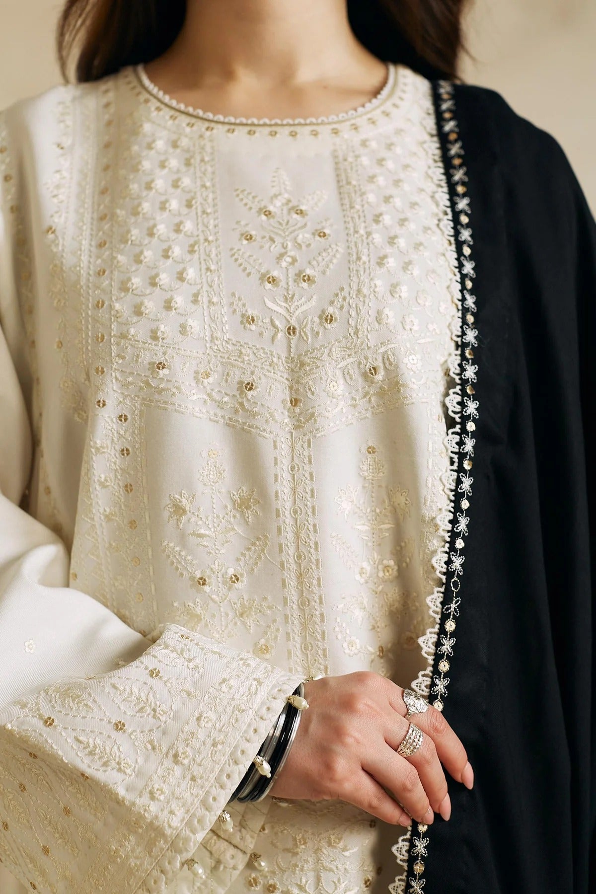 ZW23-4A: Embroidered Winter 3PC Suit | Latest Dhanak Collection