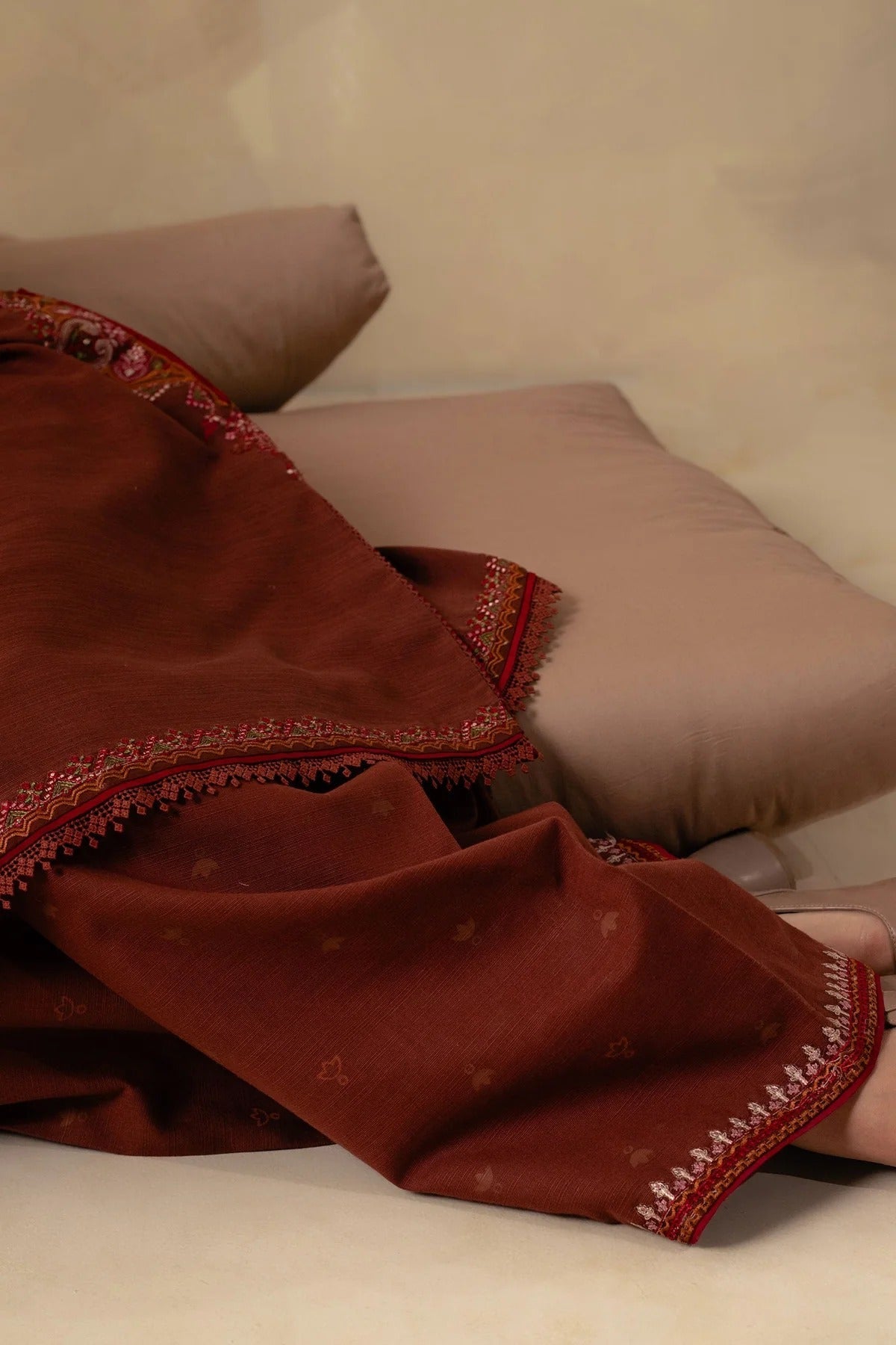 ZW23-8A: Sophisticated Embroidered Dhanak 3PC Suit | New Style